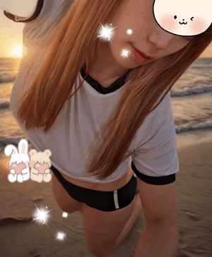 体操服で海辺にはいません笑
