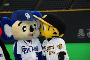ドアラとトラッキーが送る予約状況」